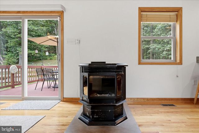 1100 LOGGER DR, Gore, VA 22637