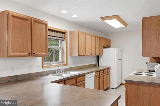 1100 LOGGER DR, Gore, VA 22637