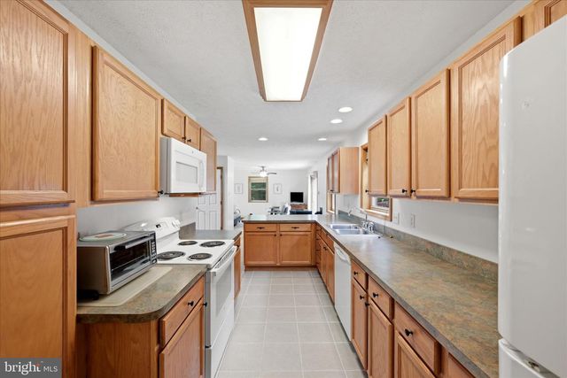 1100 LOGGER DR, Gore, VA 22637