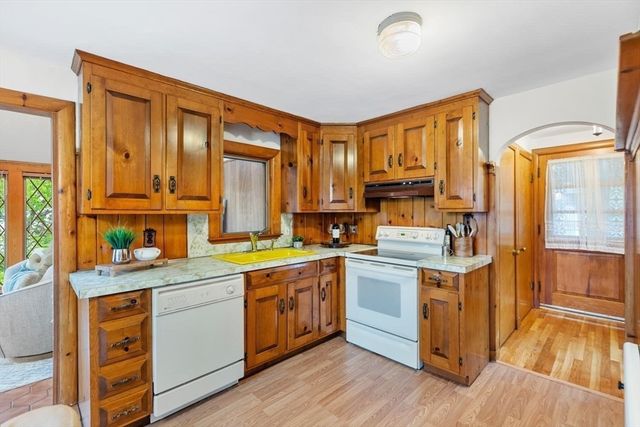 10 High Street, Nahant, MA 01908