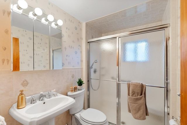 10 High Street, Nahant, MA 01908