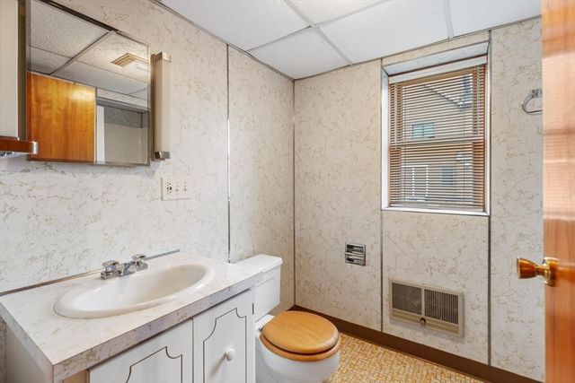 10 High Street, Nahant, MA 01908