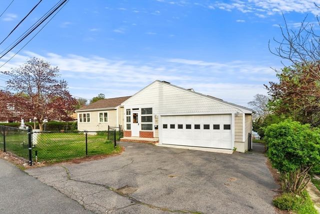 10 High Street, Nahant, MA 01908