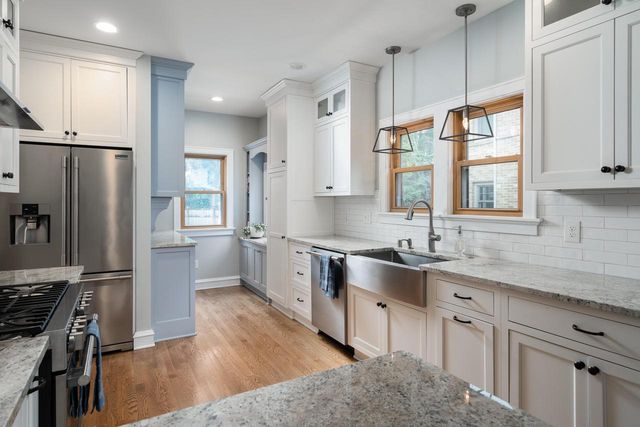 7023 Grand PARKWAY, Wauwatosa, WI 53213
