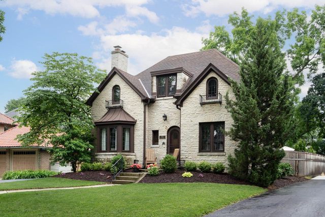 7023 Grand PARKWAY, Wauwatosa, WI 53213