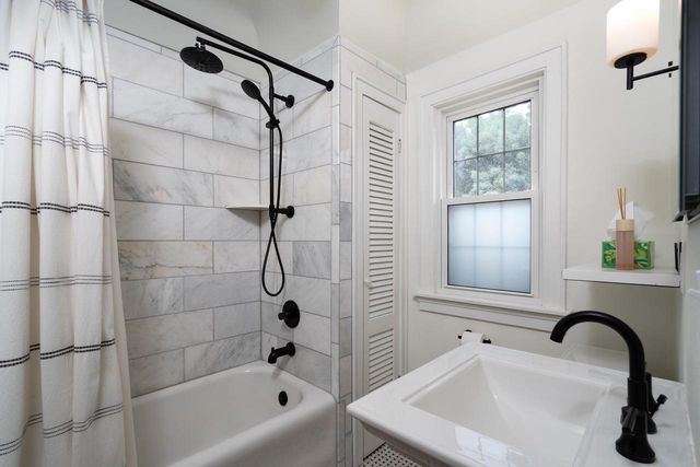 7023 Grand PARKWAY, Wauwatosa, WI 53213
