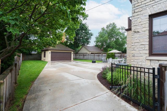 7023 Grand PARKWAY, Wauwatosa, WI 53213