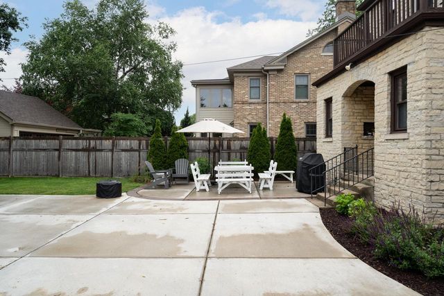 7023 Grand PARKWAY, Wauwatosa, WI 53213