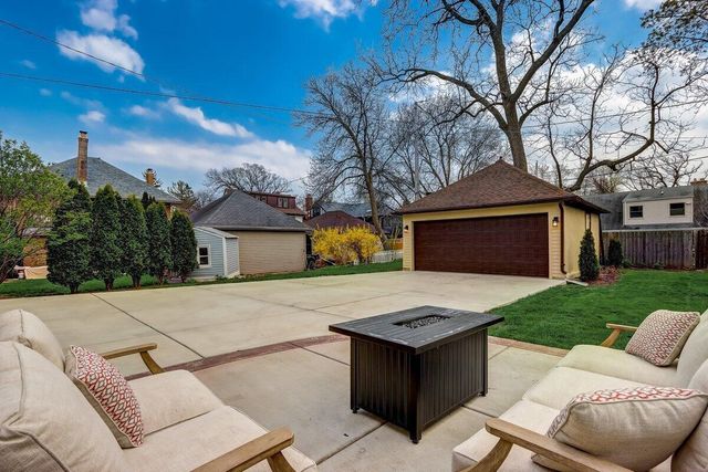 7023 Grand PARKWAY, Wauwatosa, WI 53213