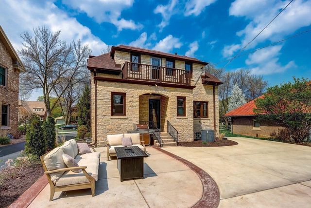7023 Grand PARKWAY, Wauwatosa, WI 53213