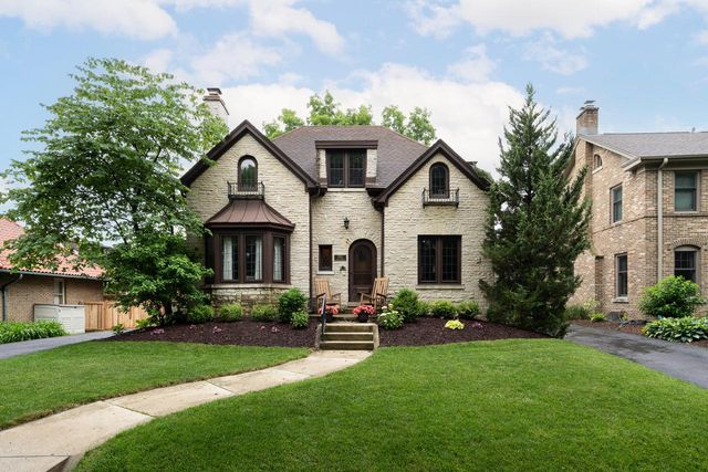 7023 Grand PARKWAY, Wauwatosa, WI 53213