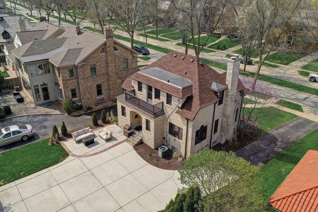 7023 Grand PARKWAY, Wauwatosa, WI 53213