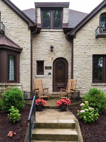 7023 Grand PARKWAY, Wauwatosa, WI 53213