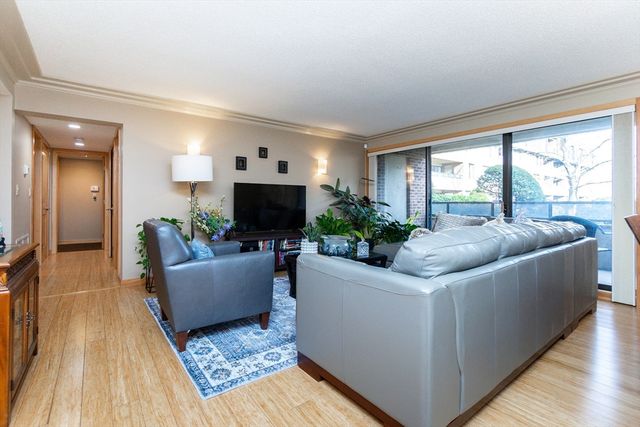 404 Paradise Rd 1T, Swampscott, MA 01907