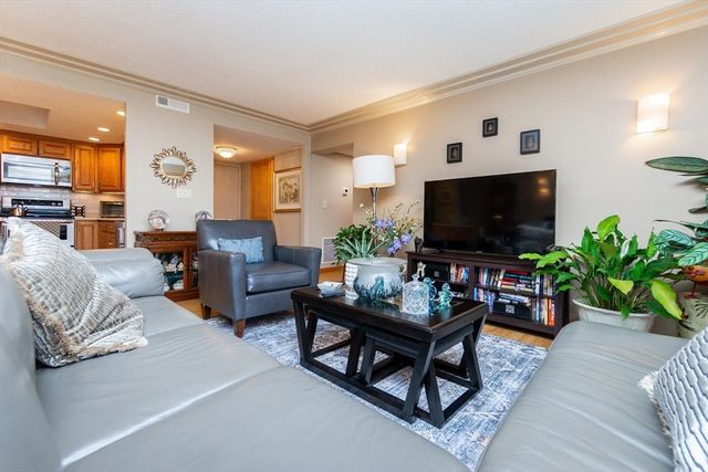 404 Paradise Rd 1T, Swampscott, MA 01907