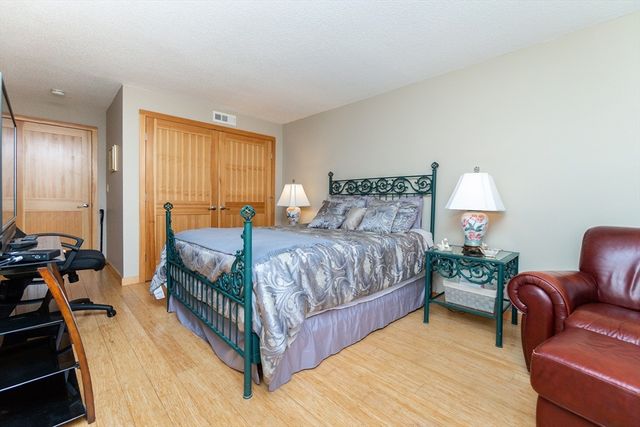 404 Paradise Rd 1T, Swampscott, MA 01907