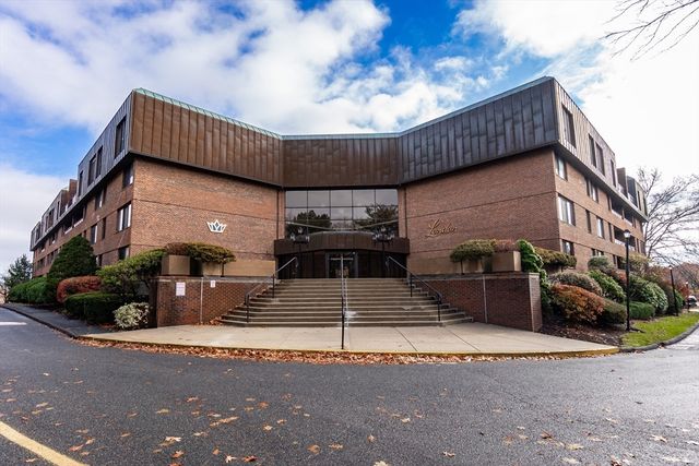 404 Paradise Rd 1T, Swampscott, MA 01907