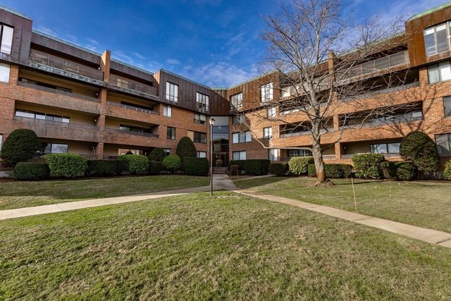 404 Paradise Rd 1T, Swampscott, MA 01907