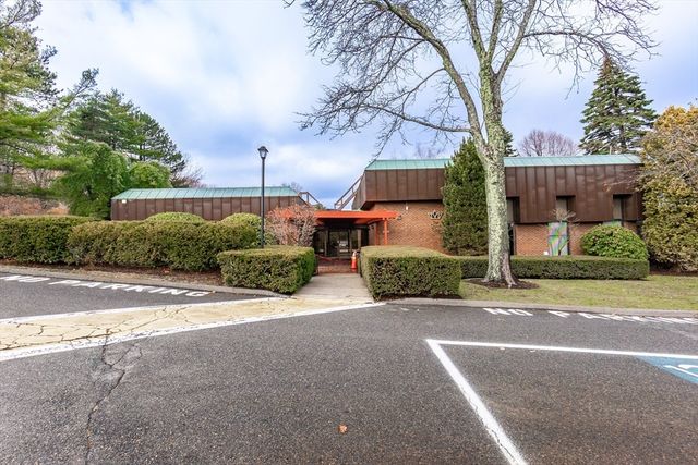 404 Paradise Rd 1T, Swampscott, MA 01907