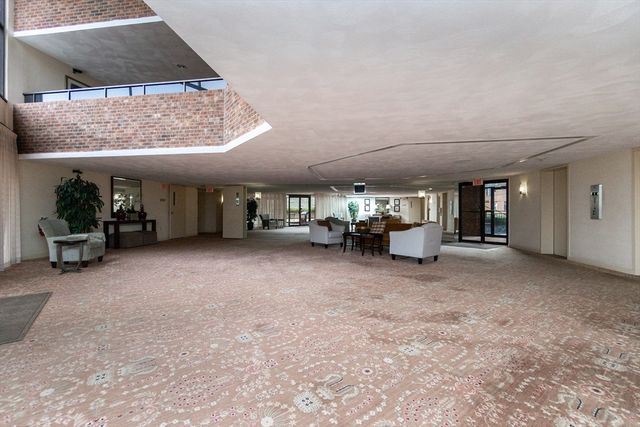 404 Paradise Rd 1T, Swampscott, MA 01907