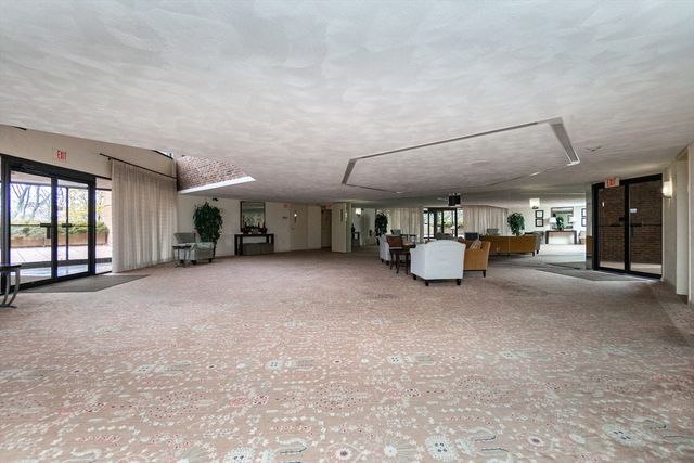 404 Paradise Rd 1T, Swampscott, MA 01907