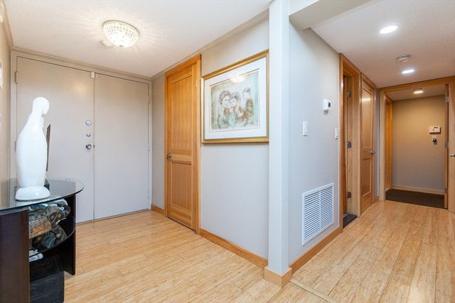 404 Paradise Rd 1T, Swampscott, MA 01907