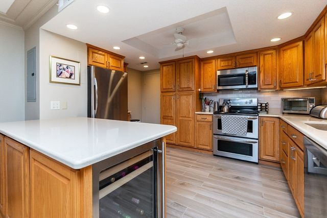 404 Paradise Rd 1T, Swampscott, MA 01907