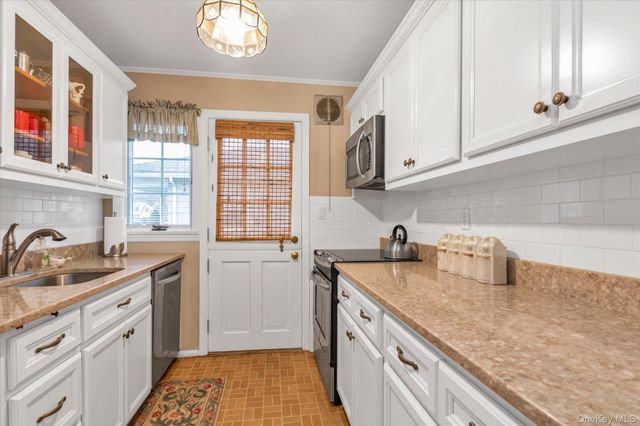 55 Vassar Street, Garden City, NY 11530