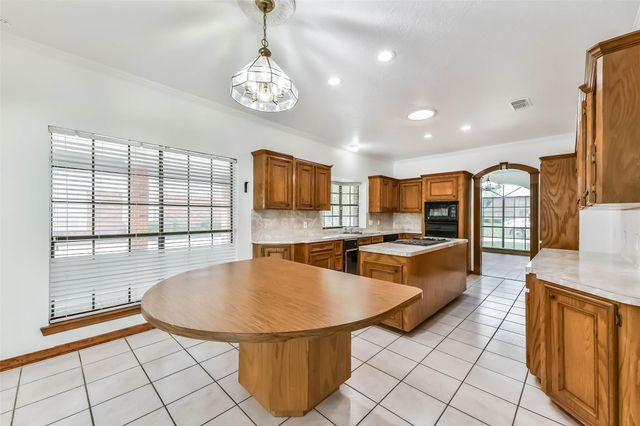 8022 17th Green Drive, Humble, TX 77346