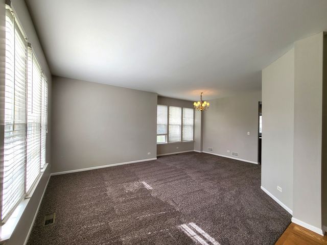 18392 Springwood Drive, Grayslake, IL 60030
