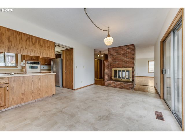 7040 Sw 2ND Ave, Portland, OR 97219