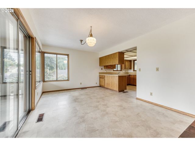 7040 Sw 2ND Ave, Portland, OR 97219