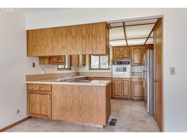 7040 Sw 2ND Ave, Portland, OR 97219