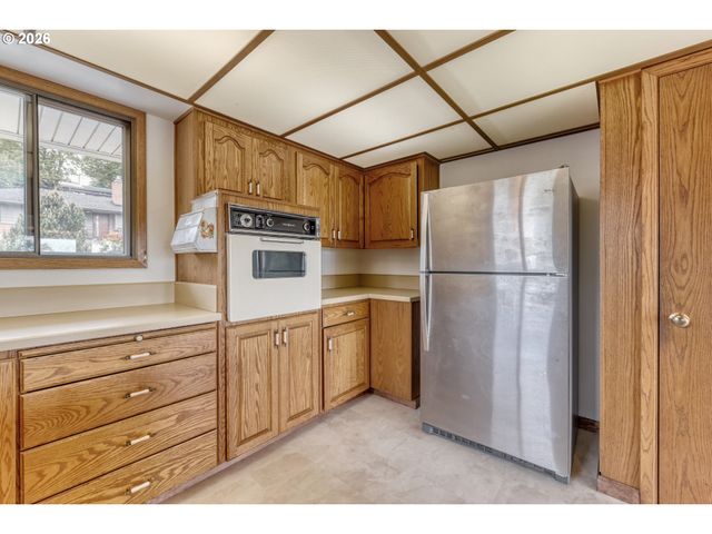 7040 Sw 2ND Ave, Portland, OR 97219