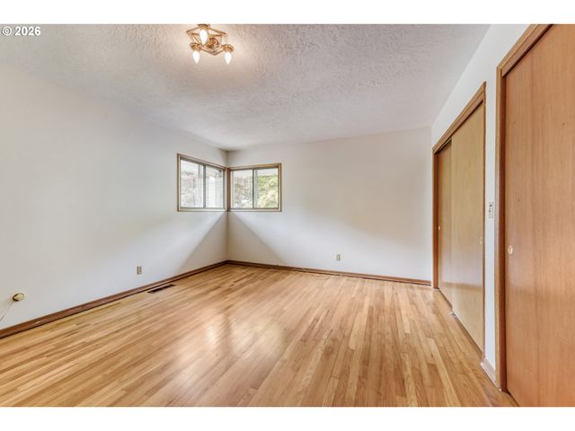 7040 Sw 2ND Ave, Portland, OR 97219