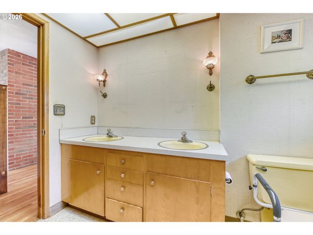 7040 Sw 2ND Ave, Portland, OR 97219