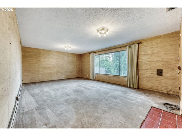 7040 Sw 2ND Ave, Portland, OR 97219