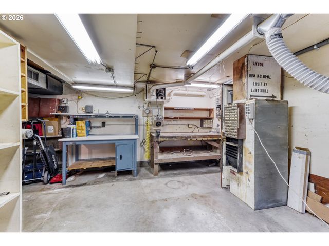 7040 Sw 2ND Ave, Portland, OR 97219