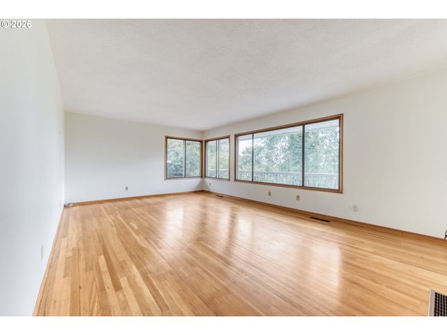 7040 Sw 2ND Ave, Portland, OR 97219