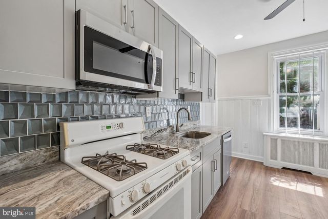 627 WALNUT ST, Darby, PA 19023