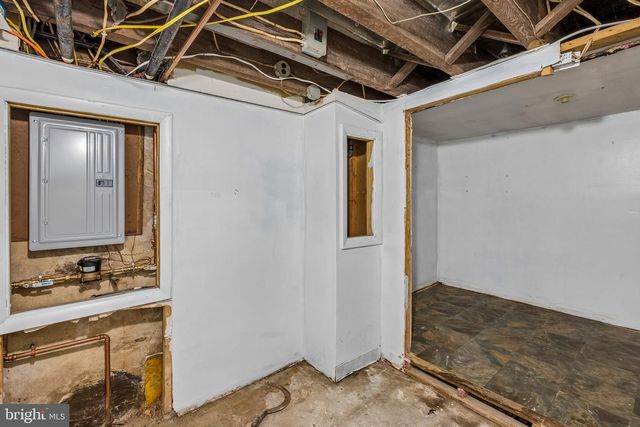 627 WALNUT ST, Darby, PA 19023