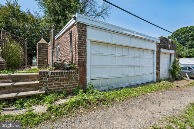 627 WALNUT ST, Darby, PA 19023