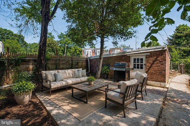 627 WALNUT ST, Darby, PA 19023