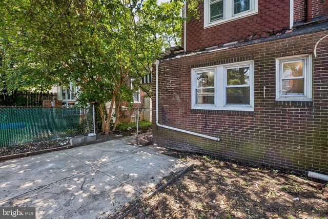 627 WALNUT ST, Darby, PA 19023