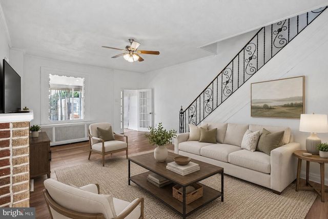 627 WALNUT ST, Darby, PA 19023
