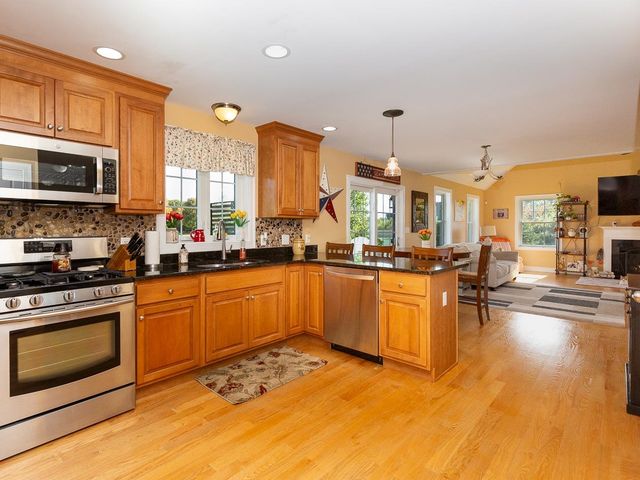 18 North Road, East Kingston, NH 03827