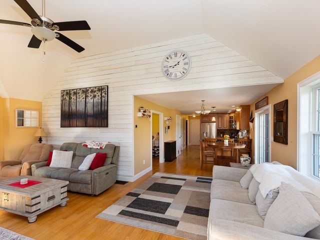 18 North Road, East Kingston, NH 03827