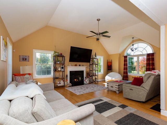 18 North Road, East Kingston, NH 03827