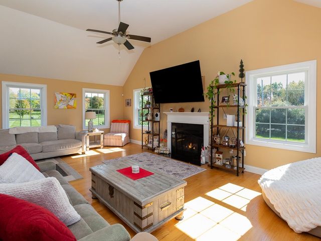 18 North Road, East Kingston, NH 03827