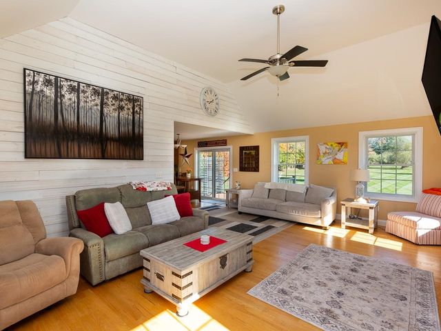 18 North Road, East Kingston, NH 03827